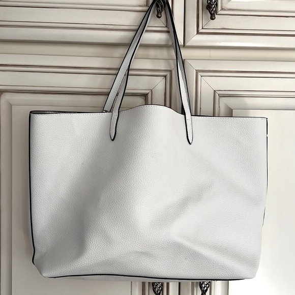 VICTORIA'S SECRET TOTE Large Faux Leather White With Silver! - Picture 3 of 6